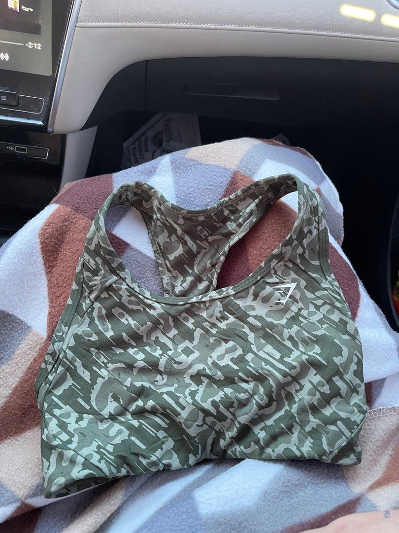 GYMSHARK sportsbra (Category: Activewear) located in Pasig City. Submitted by basicallyb (Listing ID 1290107467, Image 1). Description: super good as new from us rfs: masikip :( small on tag.