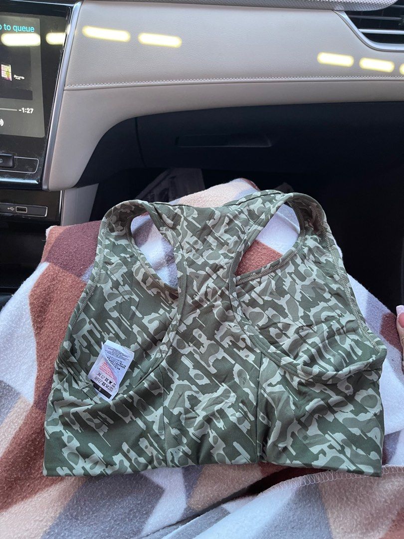 GYMSHARK sportsbra (Category: Activewear) located in Pasig City. Submitted by basicallyb (Listing ID 1290107467, Image 2). Description: super good as new from us rfs: masikip :( small on tag.