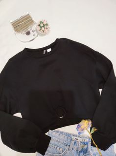 H&M - Divided | Black cropped sweater