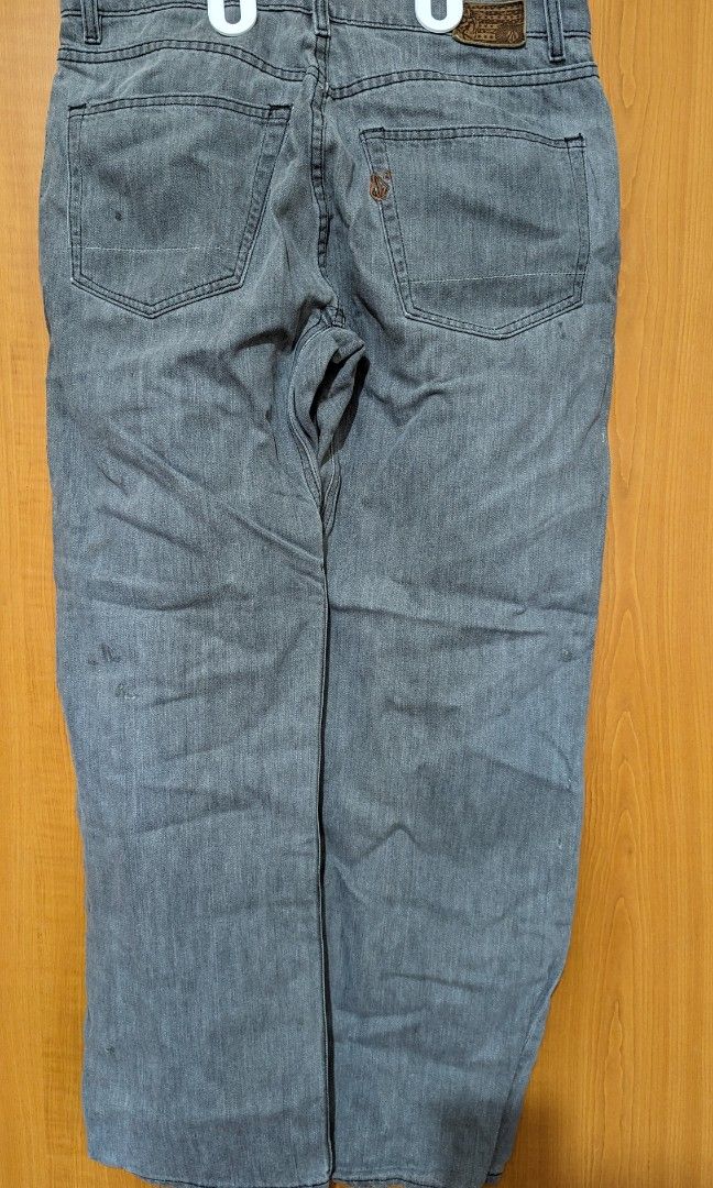 Limited Edition 2000's Volcom Jeans (Category: Jeans) located in Quezon City. Submitted by furbous (Listing ID 1290253647, Image 2). Description: Material: denim Color: grey Issues: -small scratches.