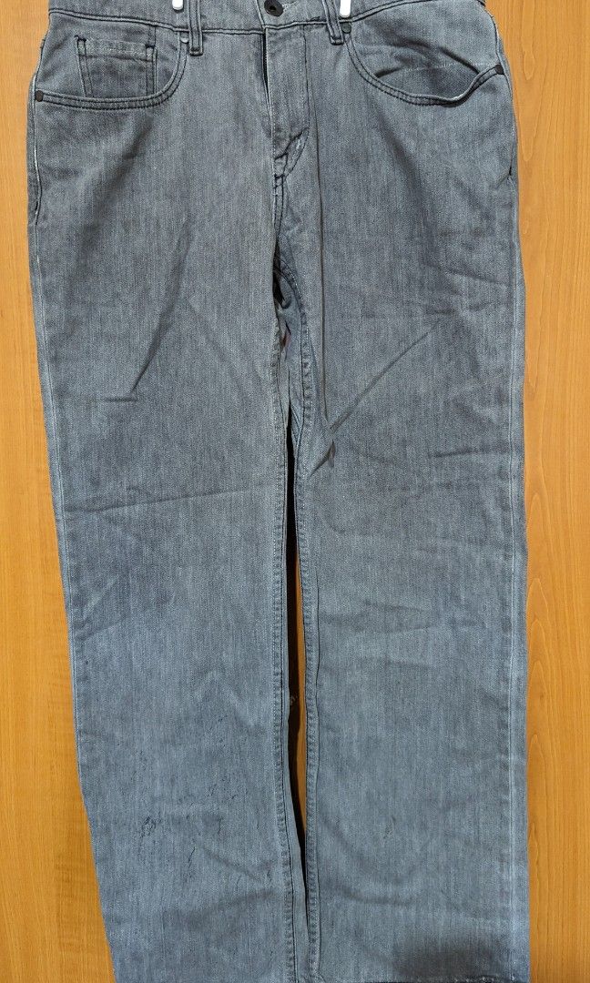 Limited Edition 2000's Volcom Jeans (Category: Jeans) located in Quezon City. Submitted by furbous (Listing ID 1290253647, Image 1). Description: Material: denim Color: grey Issues: -small scratches.
