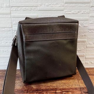 Louis Vuitton Taiga Sayan Shoulder Bag Pochette Brown