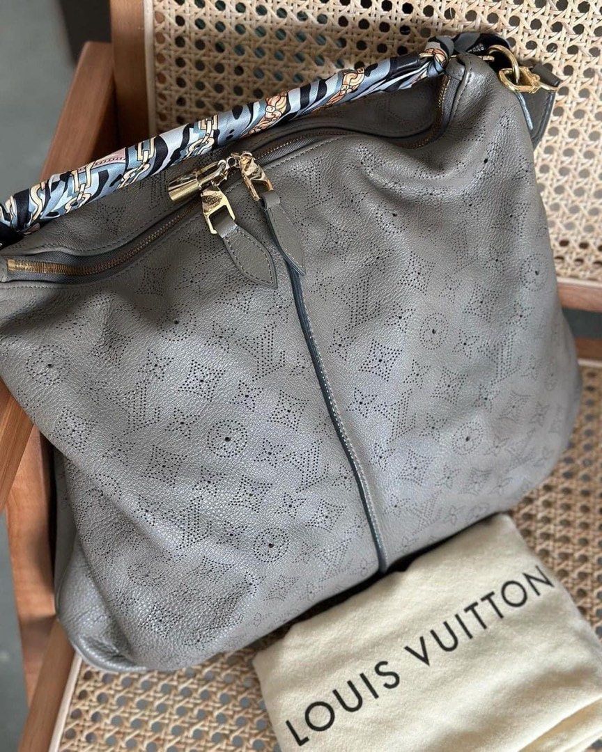 LV mahina selene MM bag (Category: Luxury Bags & Wallets) located in Cebu City. Submitted by forless.ph (Listing ID 1290106322, Image 2). Description: moneyback guarante 10x ✅ comes with orig shoulder strap, dustbag, datecode, clochette, padlock&keys, twilly! very good deal!!! free ship!!!.