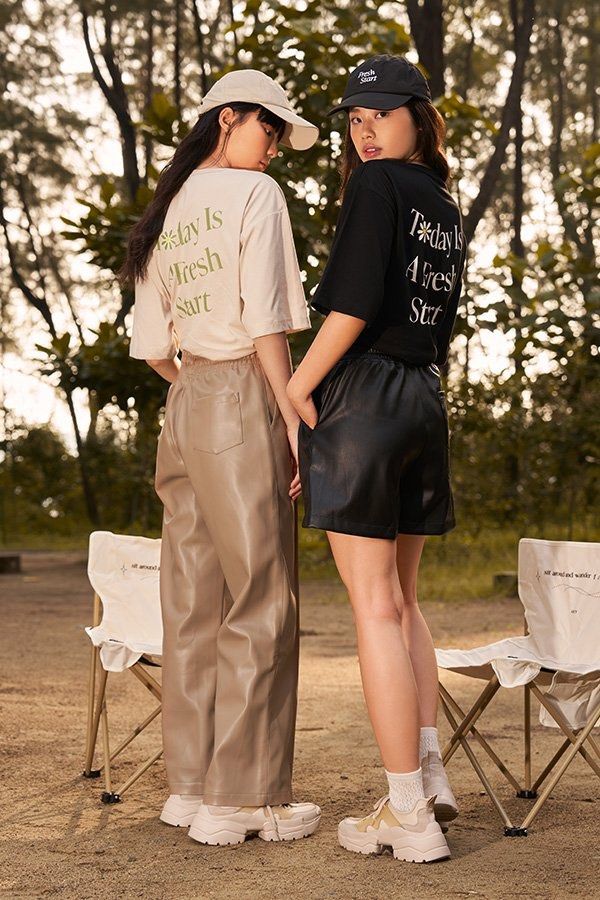 BNWT Zara Faux Leather Paperbag Shorts, Women's Fashion, Bottoms, Jeans &  Leggings on Carousell