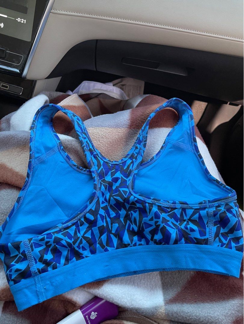 NIKE sportsbra (Category: Activewear) located in Pasig City. Submitted by basicallyb (Listing ID 1290129115, Image 3). Description: GOOD AS NEWWW rare color minor flaw (crack print) small negotiable.