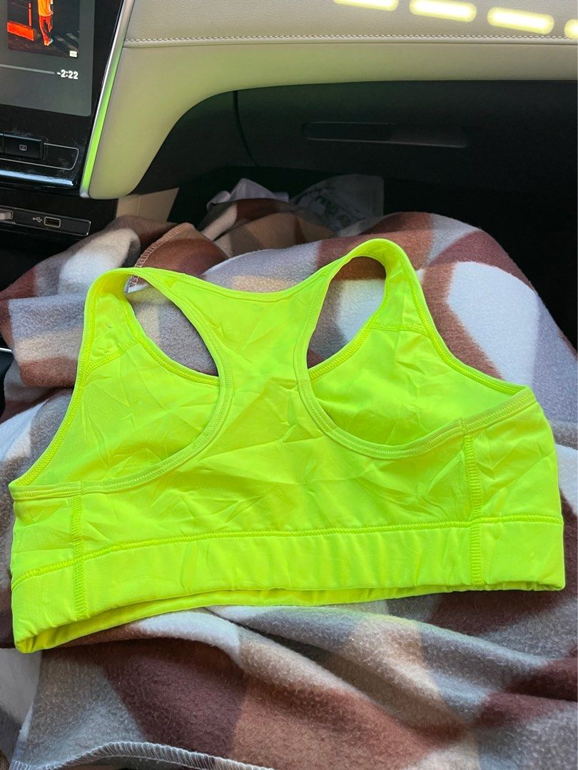 NIKE sportsbra (Category: Activewear) located in Pasig City. Submitted by basicallyb (Listing ID 1290129543, Image 3). Description: SUPER NEWWWWWWW barely used, fav color😭❤️ small no issue.