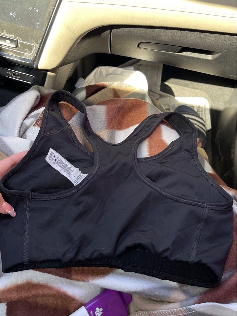 NIKE sportsbra (Category: Activewear) located in Pasig City. Submitted by basicallyb (Listing ID 1290130016, Image 3). Description: good as new no issue small no crack prints.