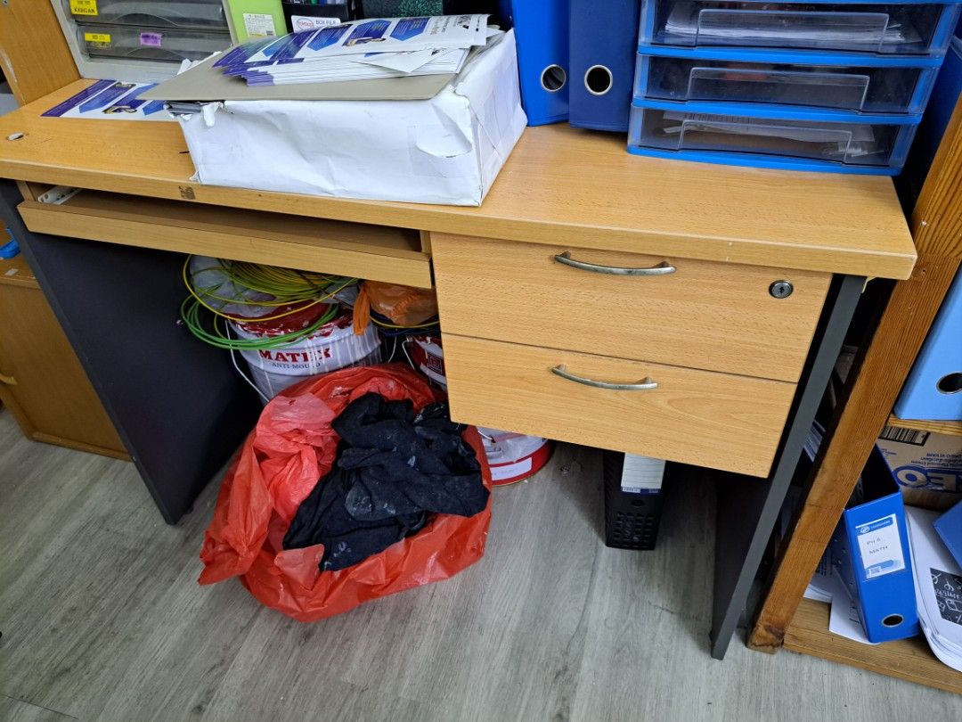 Office table (Category: Tables & Sets) located in Singapore. Submitted by diamondhand77 (Listing ID 1290109748, Image 1). Description: .