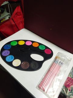 Palette with 12 paints + FREE 12 unused brushes/For students or professionals