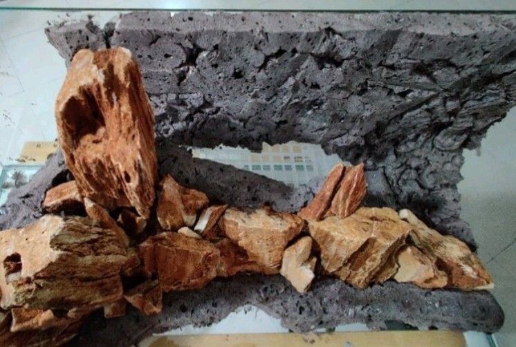 Polyurethane Form (Category: Homes & Other Pet Accessories) located in Singapore. Submitted by xavier_88 (Listing ID 1285490409, Image 4). Description: DIY 3D BACKGROUND FOR AQUARIUMS, VIVARIUMS AND TERRARIUMS. 900g with Grey or Brown colour. 1 for $11.90 2 for $10.90 each 3 for $9.90 each Features and Benefits: Houyi Expanding Foam is a high tech material specially developed for ecological landscaping. This material will be expanded and cured in