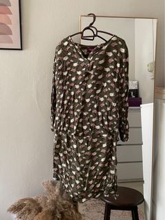 (Category: ) located in . Submitted by qistcloset (Listing ID 1290126019, Image 1). Description: .