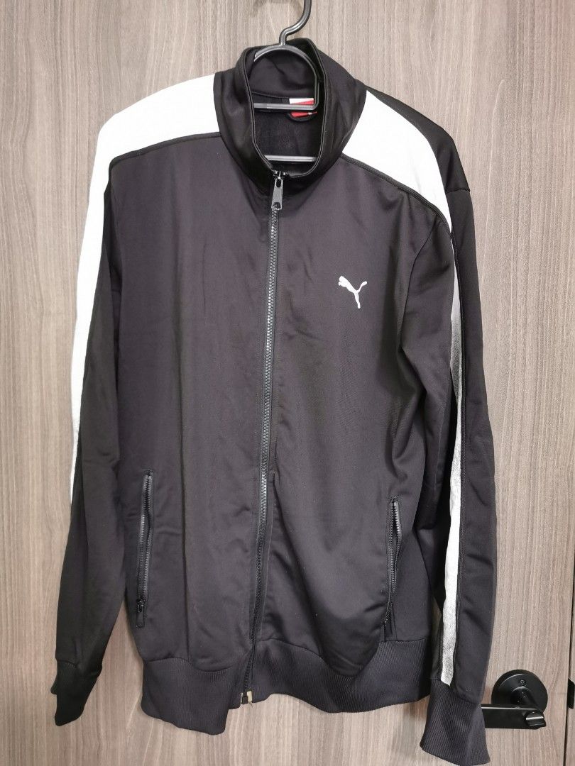 Puma jacket (Category: Coats, Jackets and Outerwear) located in Singapore. Submitted by funho123 (Listing ID 1290159635, Image 1). Description: .