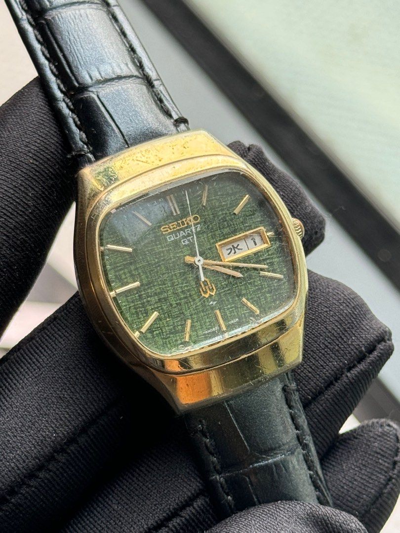 Seiko Vintage Emblem Quartz Rare Textured Dial