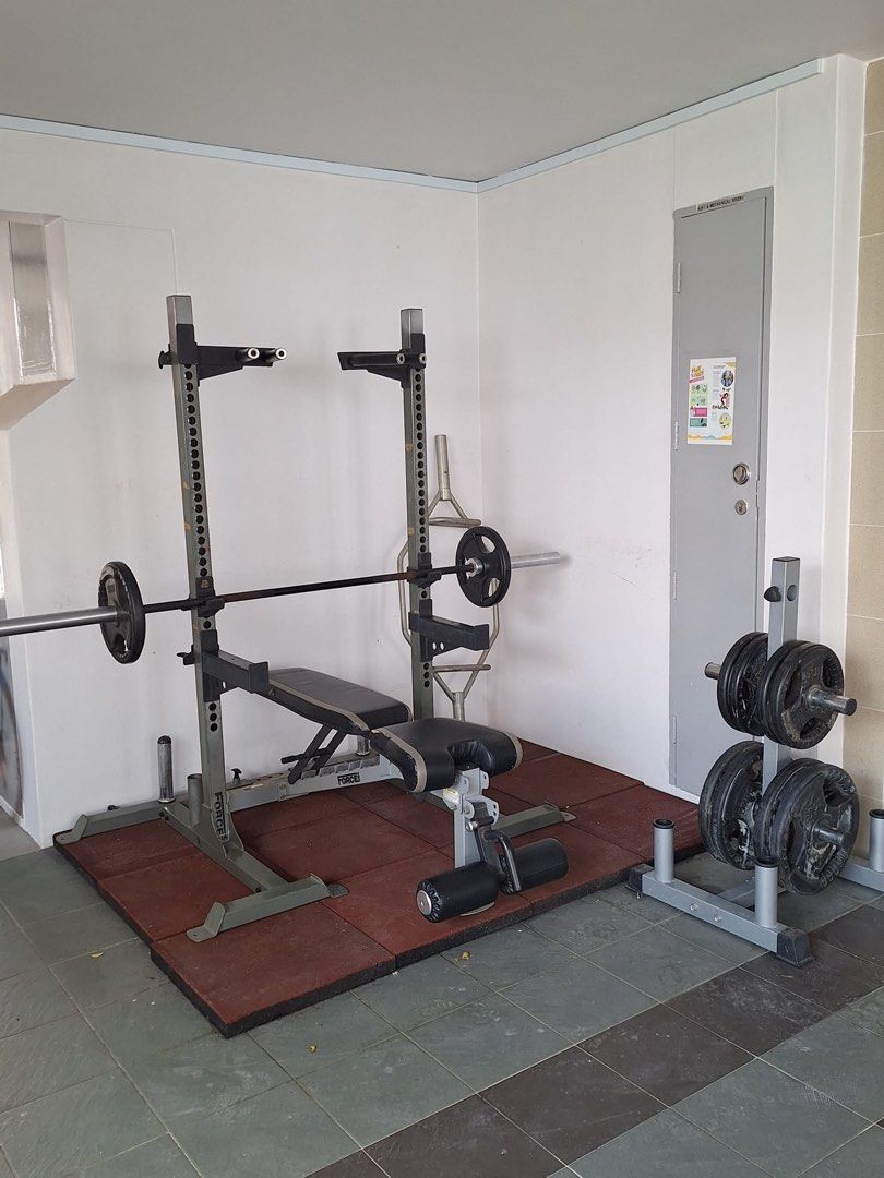 Gyms store selling weights