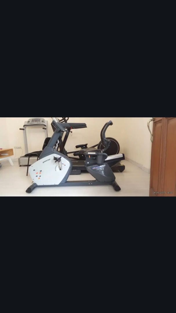 Sepeda statis Sportop B5300 Olah Raga Perlengkapan Olahraga