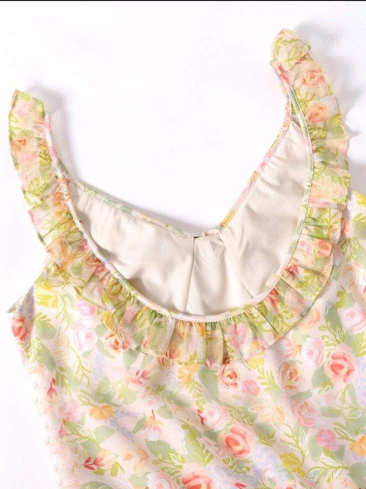 REPRICED: Simple Retro Allover Floral Ruffle Dress (Category: Dresses) located in Quezon City. Submitted by bodegallery (Listing ID 1290110813, Image 2). Description: ✨ Originally bought for Php 1,591 ✨ NO WHEN WORN PIC FOR THIS SINCE THE FITTING IS TOO BIG ON ME + i look too short on this dress (i'm 5'1) ✓ FOR SURE BUYERS ONLY. (Please do not message or make offers if you're not sure) ✓ Never been used ✓ Size frame can fit from S-M ✓ Dress is su