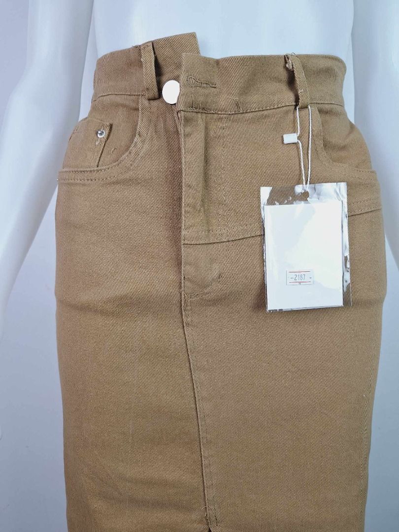 Slit skirt (Brown) SUPER SALE (Category: Skirts) located in Baguio. Submitted by k.lineph (Listing ID 1290144740, Image 2). Description: Attention Shoppers! 🌟 Important Info: 📍 Each item is Brand New, Never Used. 📍 For Perfect Picks: Check Each item's Description for Detailed Info & Inclusions. 📍 Colors may slightly vary due to lighting. 📍 Kindly allow for a measurement discrepancy of 1-2 cm, as all measurements are taken manually. 🔥 Locati