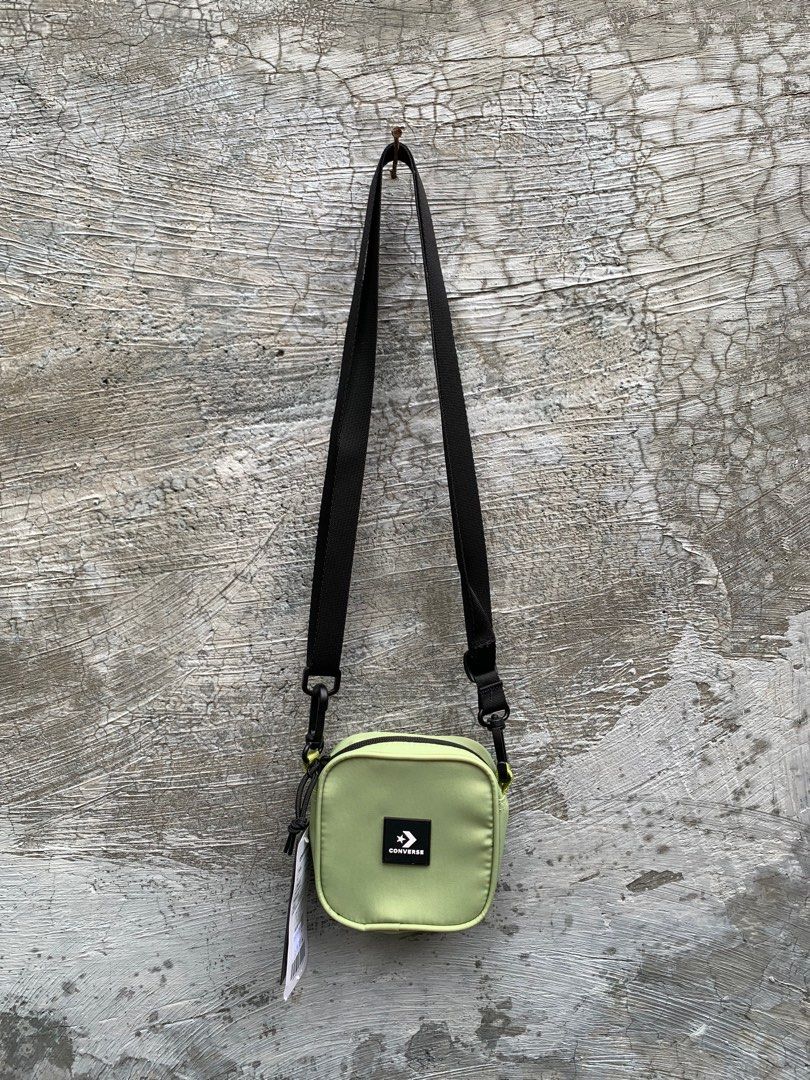 Tas converse sling bag 2025