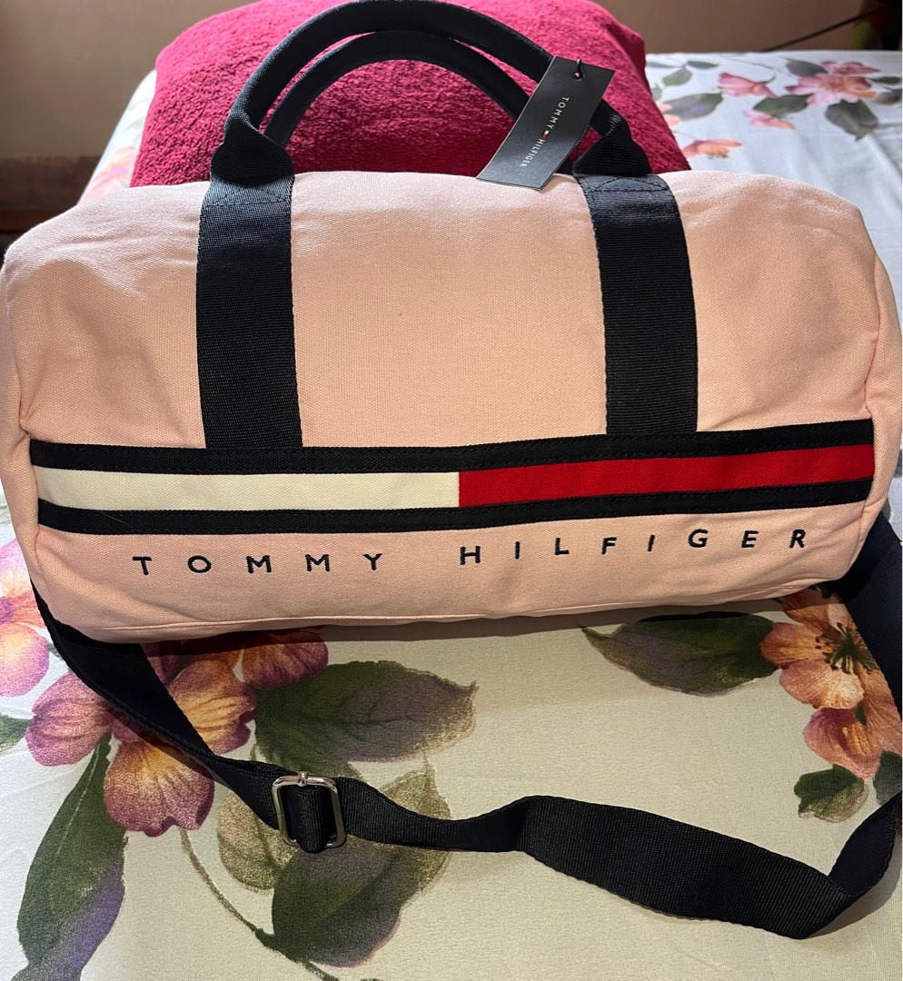 Pink tommy 2025 hilfiger duffle bag