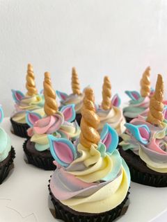 Bespoke cakes & cupcakes Collection item 1