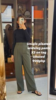 Uniqlo pleated wide leg pants