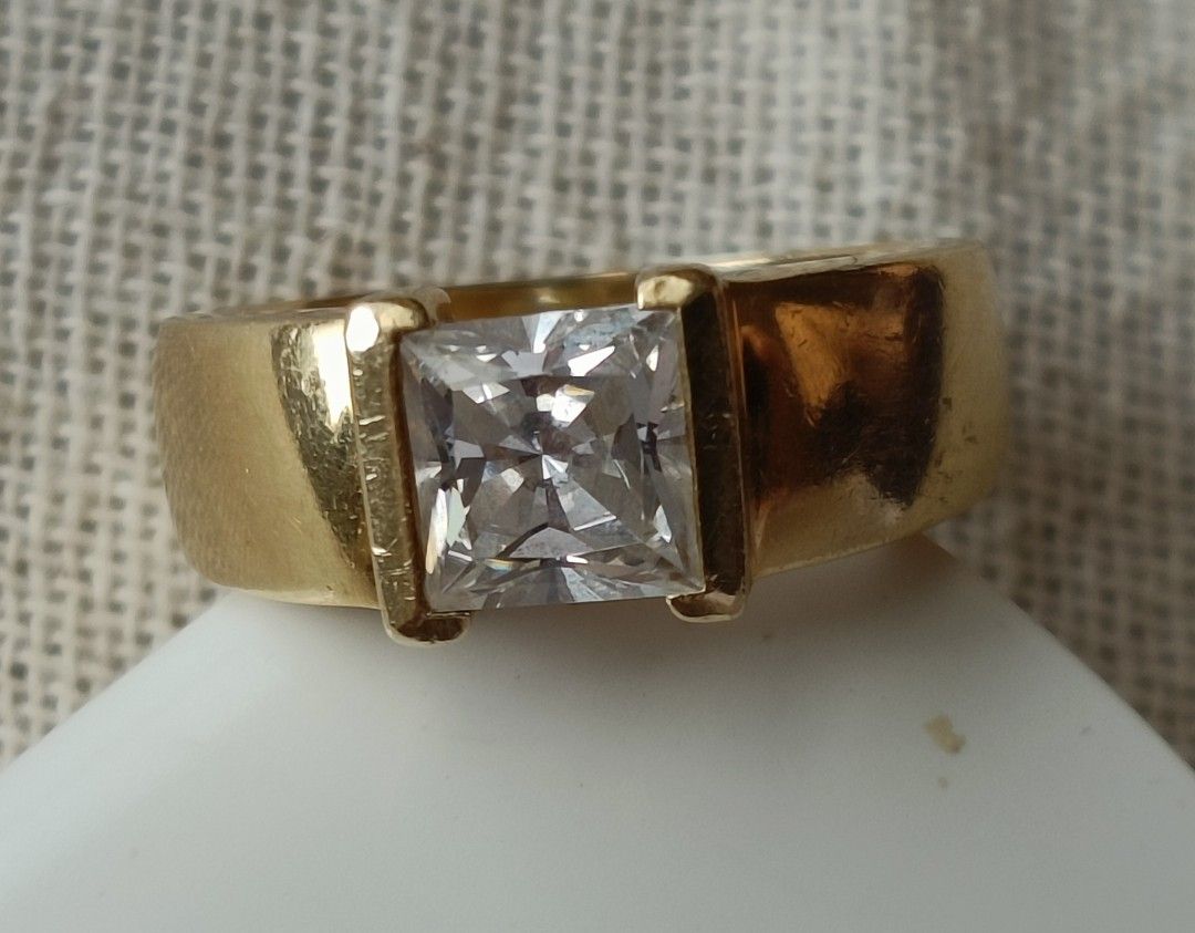 Gold ring cheap with square diamond