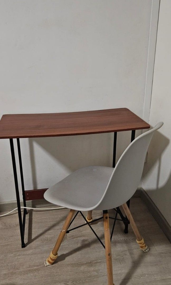 Used study table and chair 2025