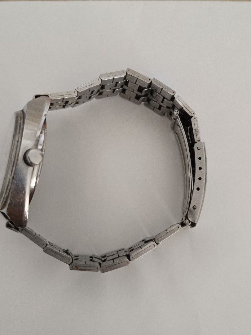 Watch (Category: Men's Watches) located in Singapore. Submitted by joelee8096 (Listing ID 1290164376, Image 4). Description: Men's watch.41mm.