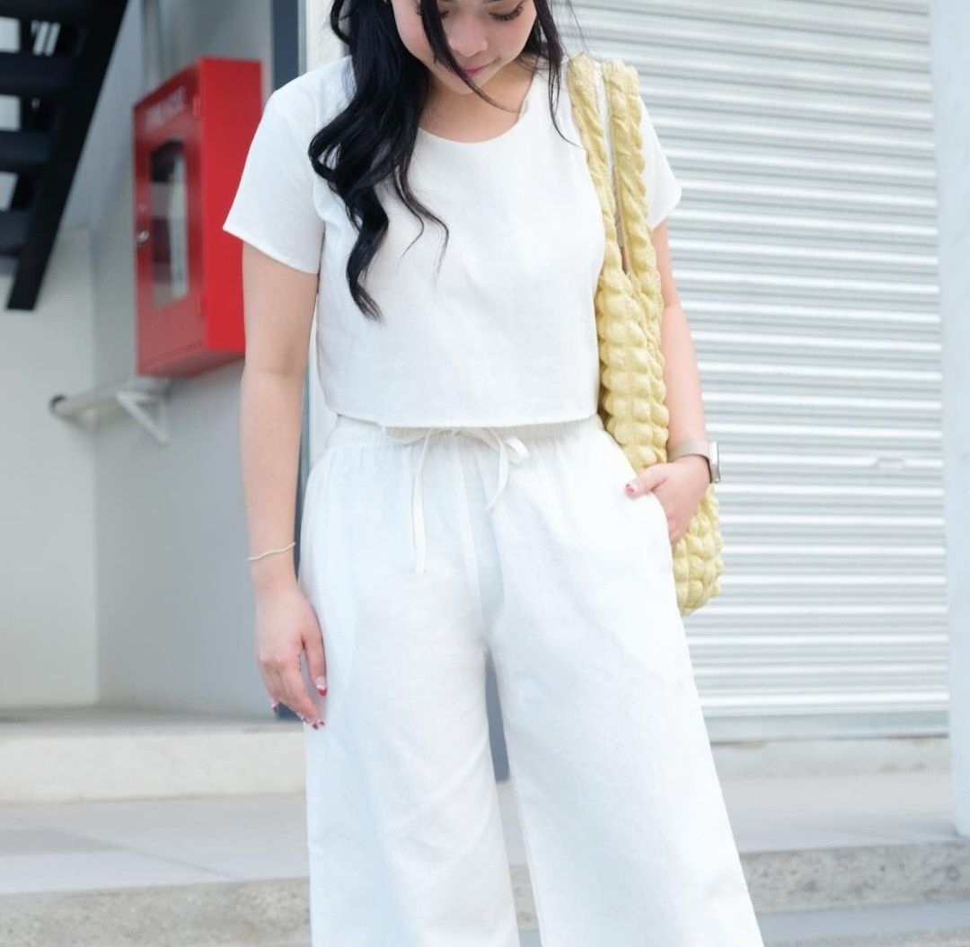 White Coordinates (Category: Sets or Coordinates) located in Borongan. Submitted by anything_goes_shop (Listing ID 1290212548, Image 1). Description: M-L cropped white top, wide leg white pants bust 36-38 waist 30-34.
