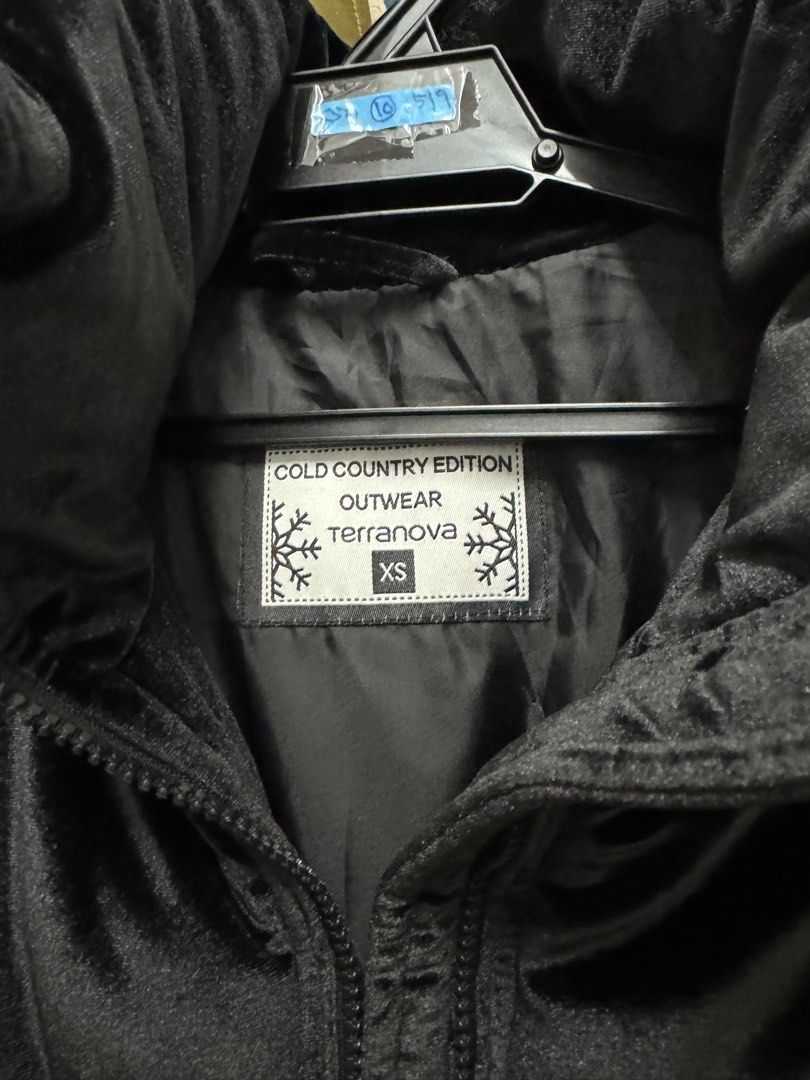 Winter jacket (Category: Coats, Jackets and Outerwear) located in Kuala Lumpur. Submitted by shedk93 (Listing ID 1290268552, Image 3). Description: Wore it twice during my winter trip on 2019 & 2024. No defect at all . Bought it few years back when terranova was here in malaysia . Guarantee worth buying , care free .as its already last for so long .