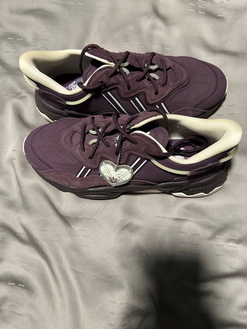 Ozweego maroon shop