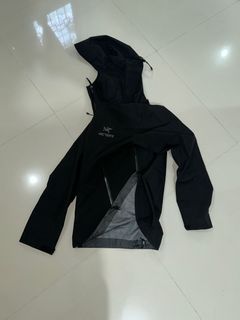 Arcteryx Beta LT Jacket fits medium(19x29)