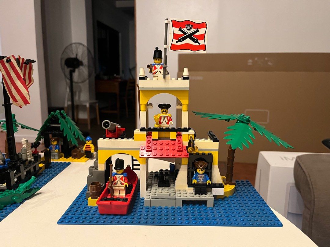 Lego best sale pirates castle