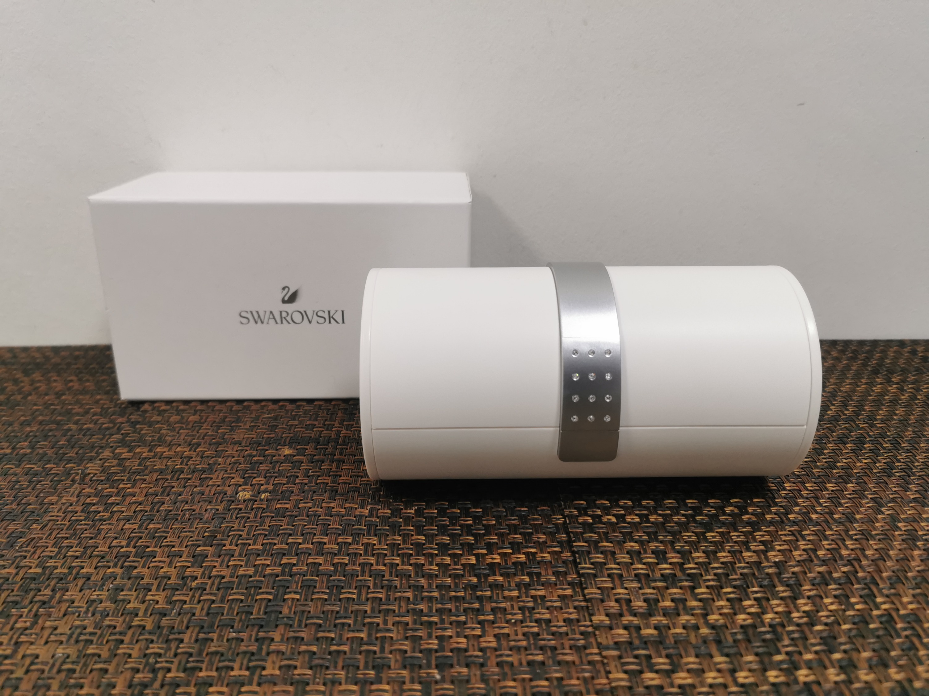 BNIB Swarovski Watch Holder White 5276646
