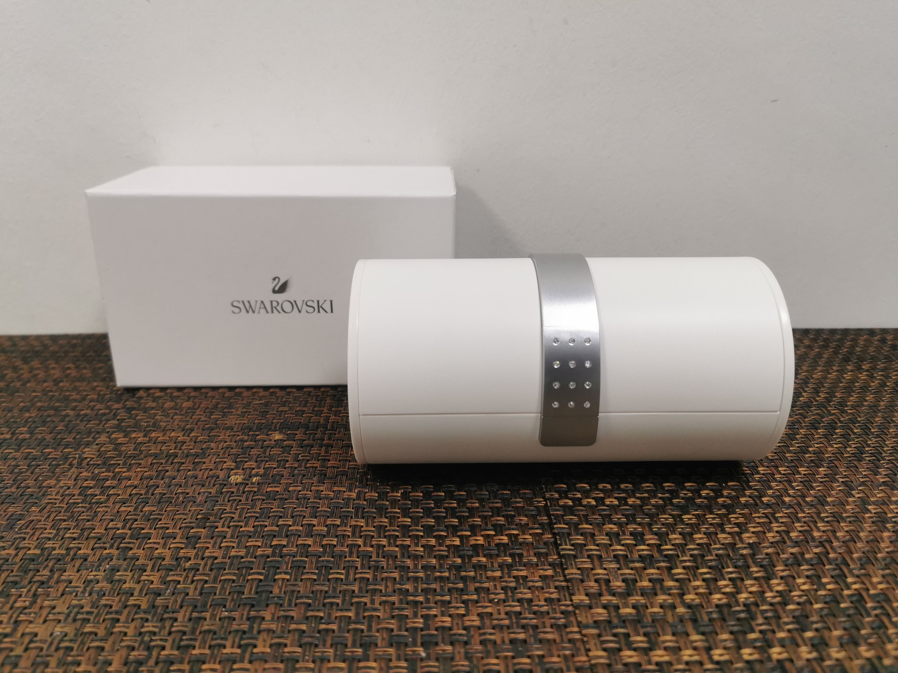 BNIB Swarovski Watch Holder White 5276646