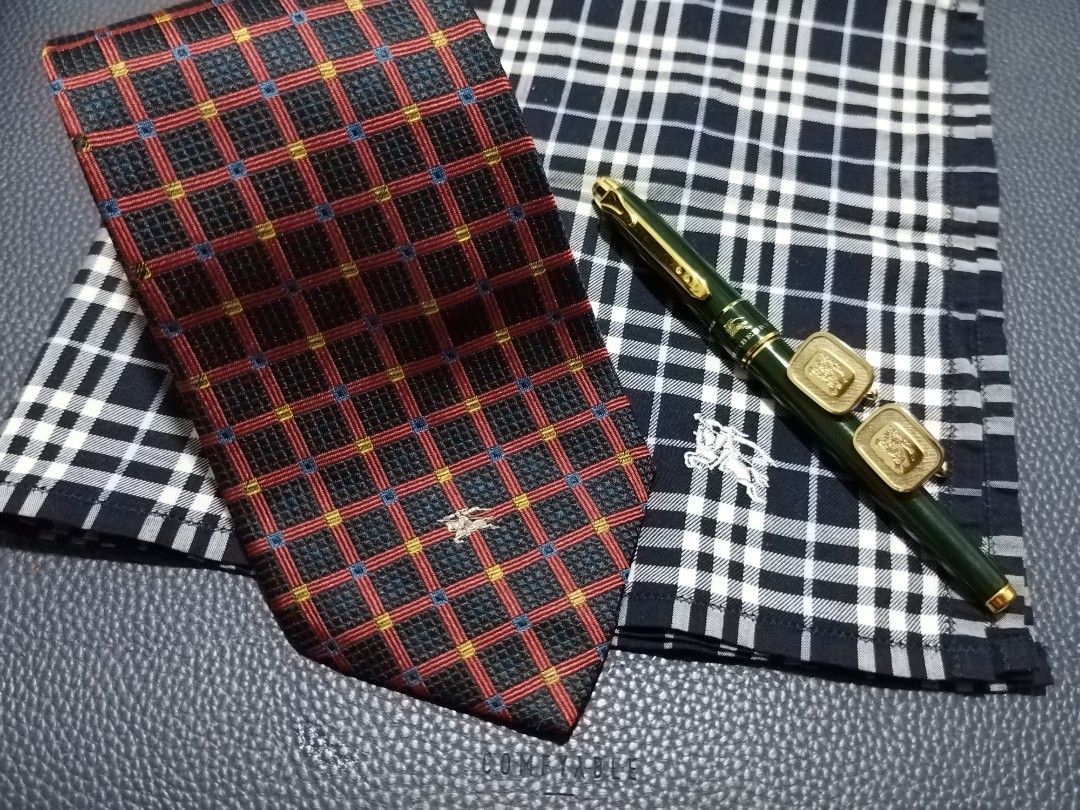 Burberry burberrys 4 item ballpoint pen cufflinks hankerchief neck tie ballpen