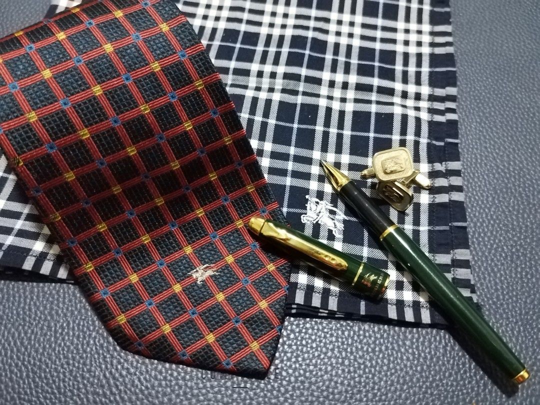 Burberry burberrys 4 item ballpoint pen cufflinks hankerchief neck tie ballpen