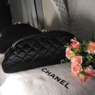 CHANEL vintage quilted clutch bag