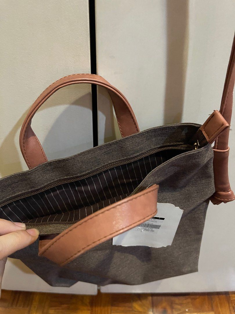EGG Brown Sling Body Bag with Adjustable Strap and Handl (Category: Cross-body Bags) located in Manila. Submitted by allthelovekay (Listing ID 1290323020, Image 3). Description: Brand new bag with tag Adjustable straps Zipper enclosure Functional pockets inside Bought for ₱1,299.