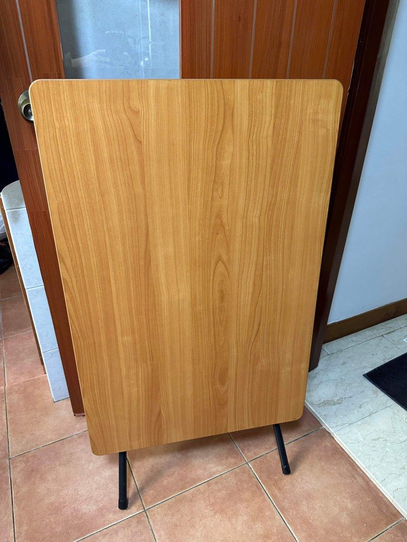 Foldable Table (Category: Tables & Sets) located in Singapore. Submitted by tim_ong (Listing ID 1290349054, Image 3). Description: .