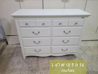 FS: DRESSER *solid wood frame and drawers