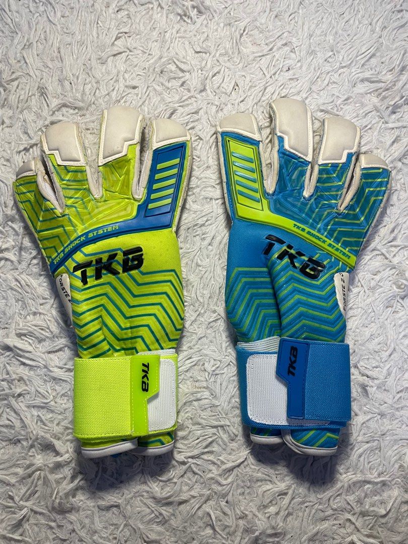 Dzl goalkeeper gloves 2025