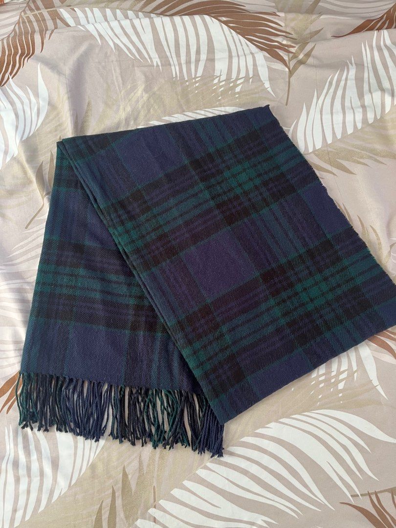 GU Wool Scarf (Category: Scarves) located in Quezon City. Submitted by findingthingzzz (Listing ID 1290361860, Image 2). Description: Bought it in GU Japan. Used it once in Japan..