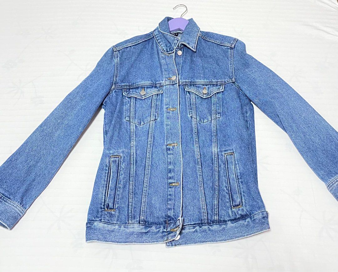 H&M Denim Jacket (Category: Coats, Jackets and Outerwear) located in Manila. Submitted by manilaa (Listing ID 1290384200, Image 1). Description: RFS: Decluttering > Can fit Medium to Large Frame.