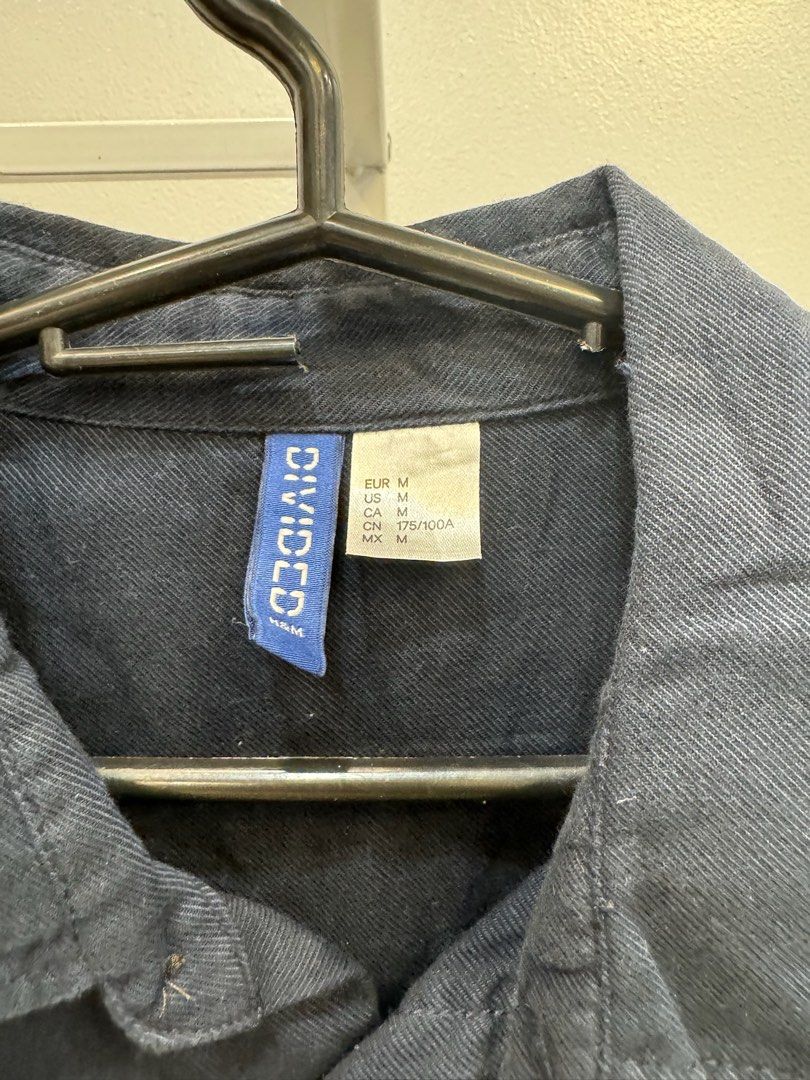 H&M Navy blue Longsleeve (Category: Formal Shirts) located in San Juan City. Submitted by danielnavvvvarro (Listing ID 1290371445, Image 2). Description: ‼️ READ ME ‼️ - Dimes: L 30 x W 20 - Medium on tag - Shipping shouldered by the buyer - MOP: Gcash/BPI - 2 days reservation MAX. - STRICTLY NO RETURNS, REFUNDS, CANCELLATIONS 📌COMING FROM BINONDO MANILA 📌SHIPPING SHOULDERED BY BUYER 📌CAN DO GRAB/LALAMOVE/ OTHER COURIERS 📌JT&T/ OTHERS FOR PRO