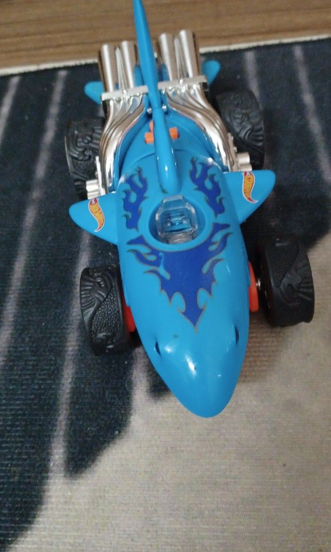 Hot wheels extreme action hot sale sharkruiser