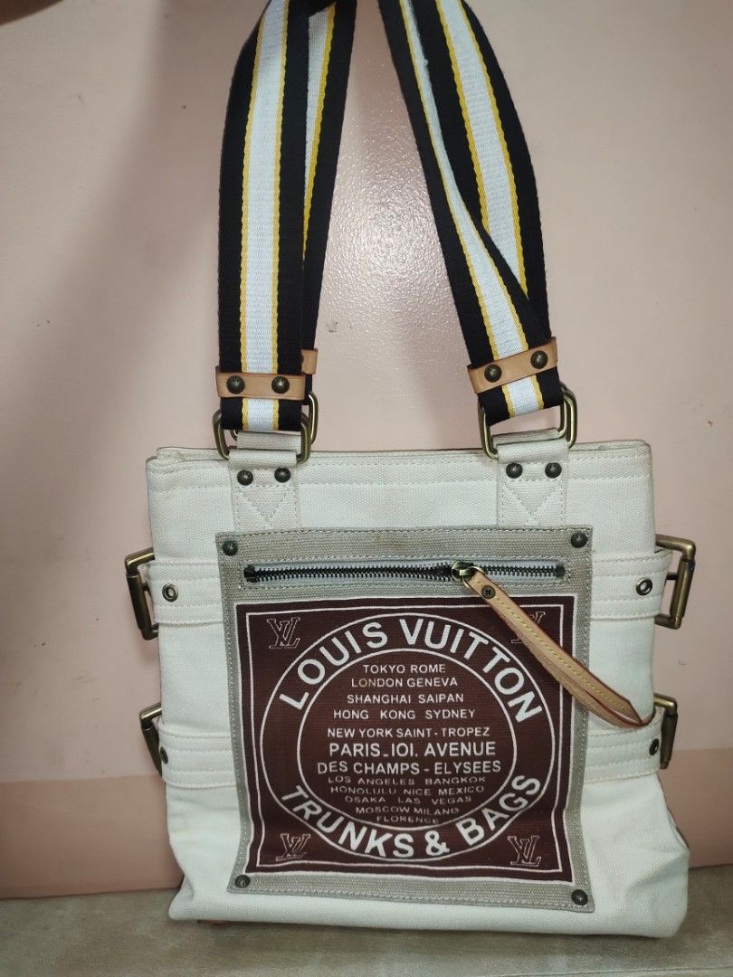 Louis Vuitton Canvas (Category: Luxury Bags & Wallets) located in Baguio. Submitted by DosBaraku_Cart (Listing ID 1290391142, Image 2). Description: Cream canvas Louis Vuitton.