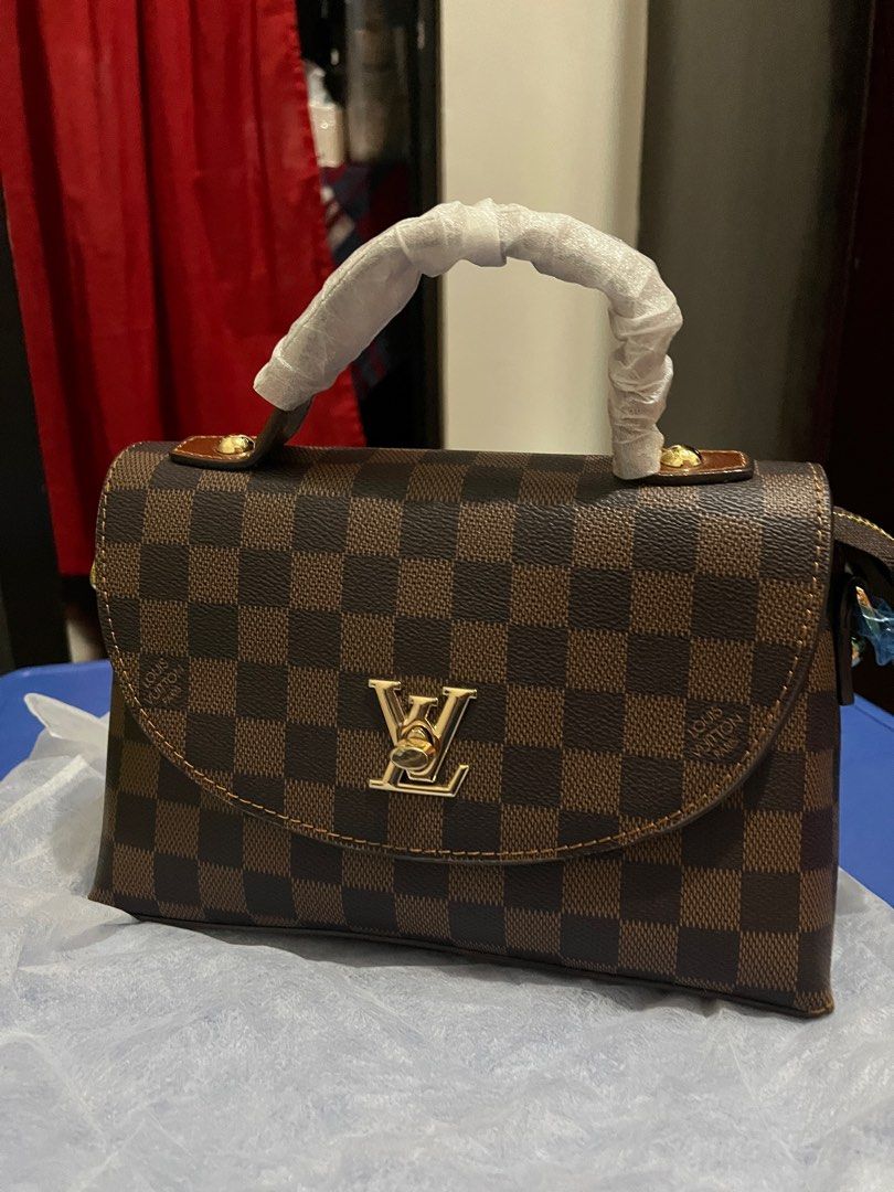 LV DAMIER SLING/CLUTCHBAG (Category: Luxury Bags & Wallets) located in Manila. Submitted by i_cyyy (Listing ID 1290412145, Image 2). Description: TOPGRADE QUALITY NEVER BEEN USED MINIMAL CRACKED ON THE HANDLE.