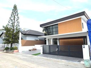 MASSIVE CLASSY HOUSE AND LOT FOR SALE IN BF HOMES PARANAQUE