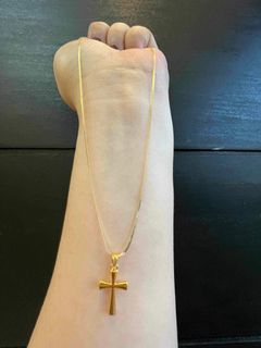 Necklace with cross pendant 18k